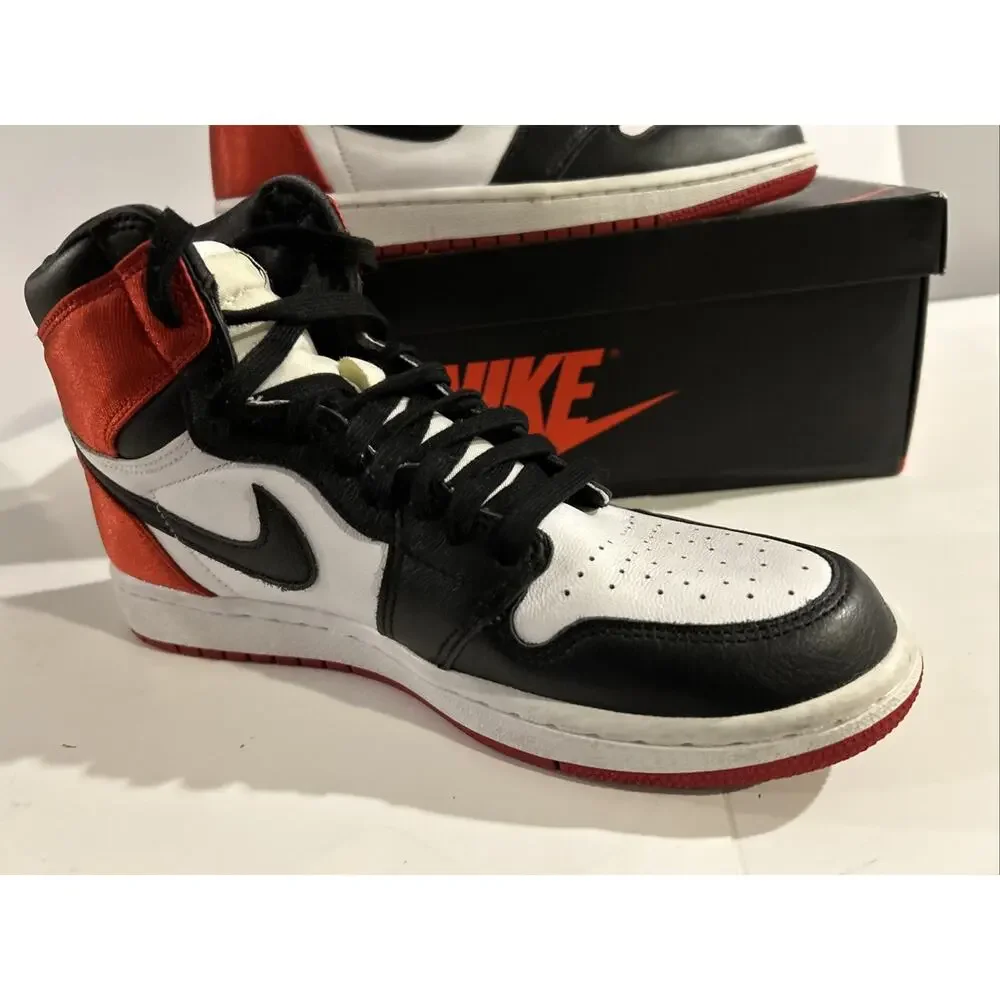 Air Jordan 1 Retro High OG Black Toe Size 9W 2016 Excellent Condition W OG BOX
